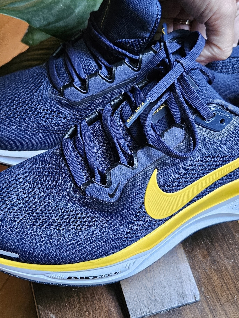 Nike Pegasus 41 Running Shoes — Navy Blue & Yellow Swoosh BNWOT - Picture 5 of 6